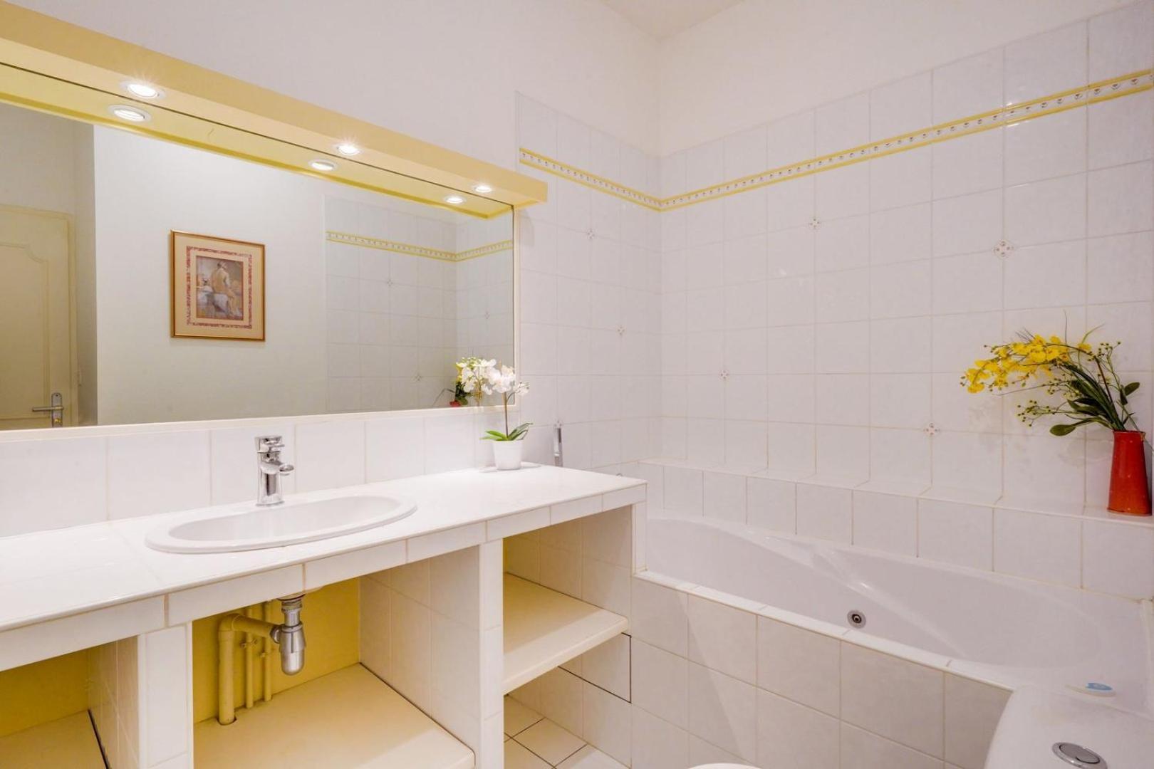 Lovely Apartment With Exceptional Terrace Bordeaux Eksteriør billede